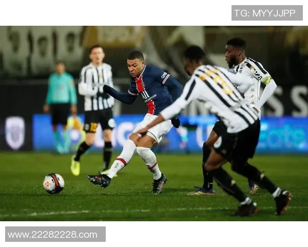 巴黎圣日耳曼足球俱乐部法甲揭幕战遭遇意外逆转,客场惨败给了门兴格拉德巴赫队 巴黎圣日耳曼足球俱乐部法甲揭幕战遭遇意外逆转,客场惨败给了门兴格拉德巴赫队