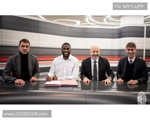 巴塞罗那官宣签下巴黎中场,为球队中场实力再添一员强援 巴塞罗那官宣签下巴黎中场,为球队中场实力再添一员强援